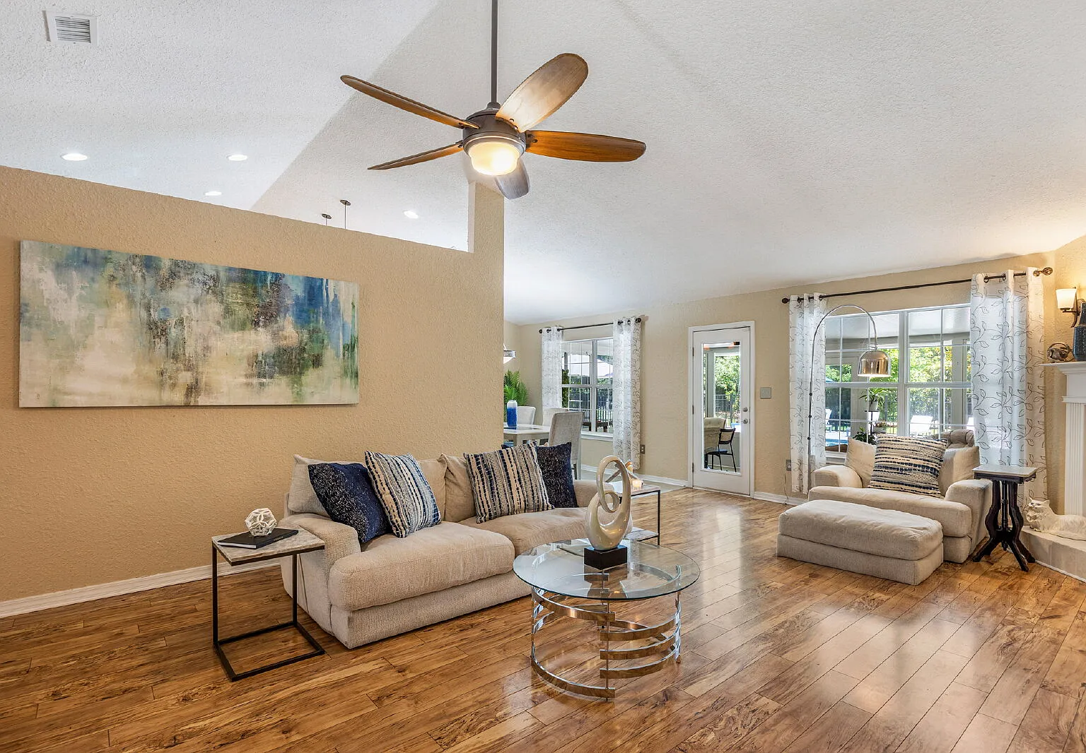 4 bed, 2.0 bath, 2791 sqft, $4,550 — Photo 4