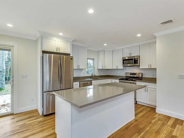 51 Ocean Ave — Photo 5