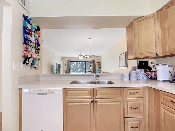 3rd image of 1601 Sabal Ridge Cir APT C