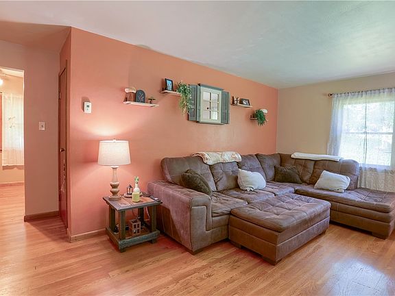 5th image of 551 Bluff St