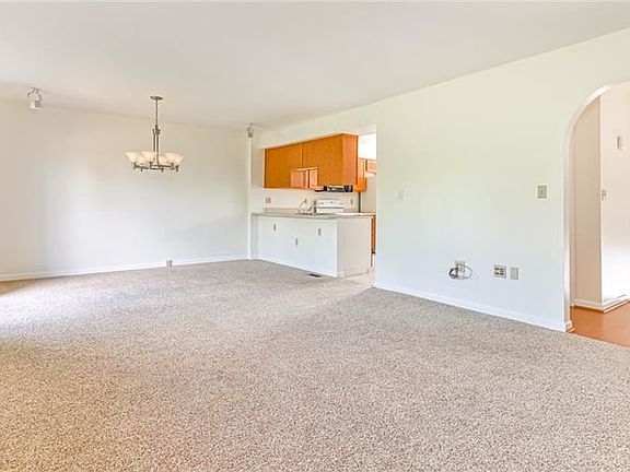 5th image of 822 Bruton Dr
