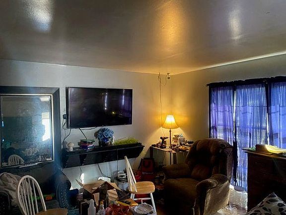 2nd image of 524 S 8th St