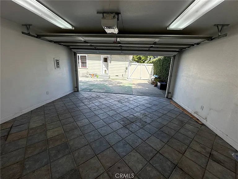 210 S Bush St — Photo 40