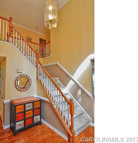 1st image of 2823 Oakcroft Dr