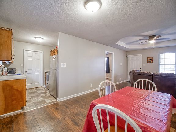 3rd image of 572 Kathryn Ct