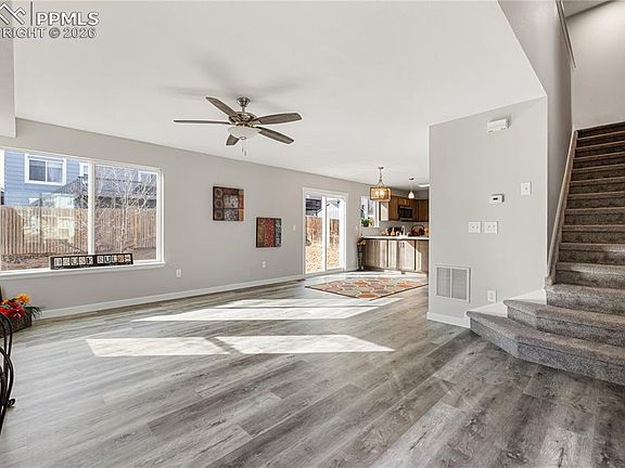 4th image of 865 Regent Ct