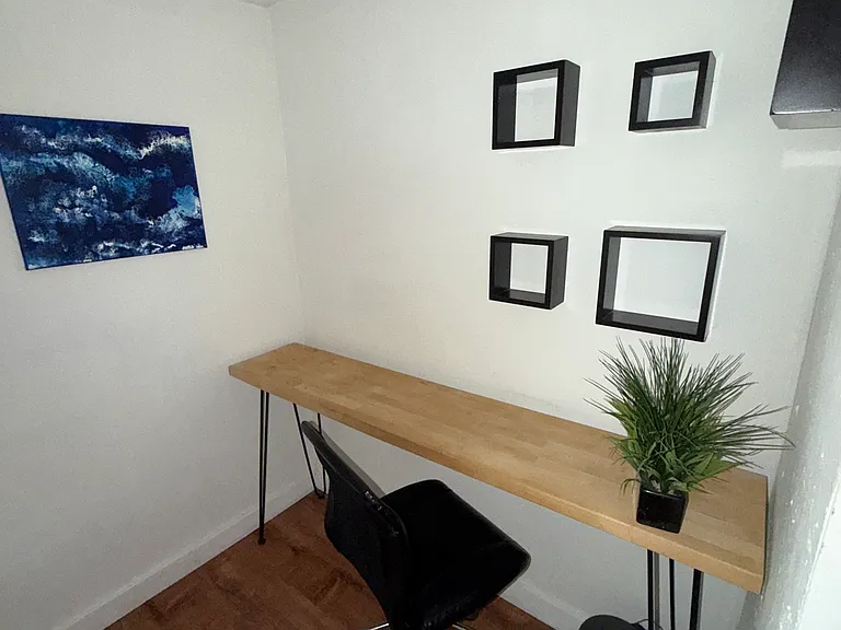 2702 NE 9th Ave — Photo 3