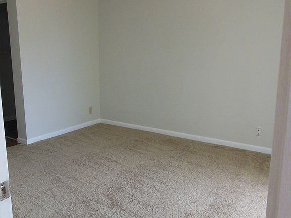 5th image of 708 Executive Center Dr #33-1-33