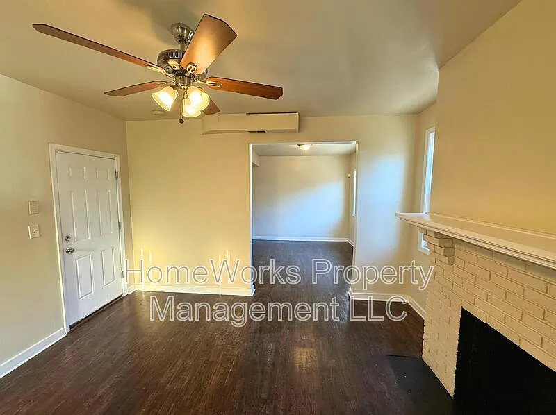 3 bed, 1.0 bath, 900 sqft, $1,199 — Photo 3
