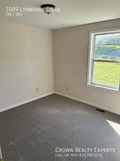 1009 Lynndale Dr — Photo 4