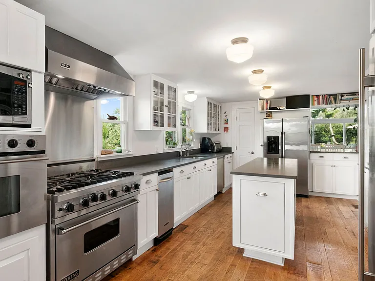 162 Dune Rd — Photo 11