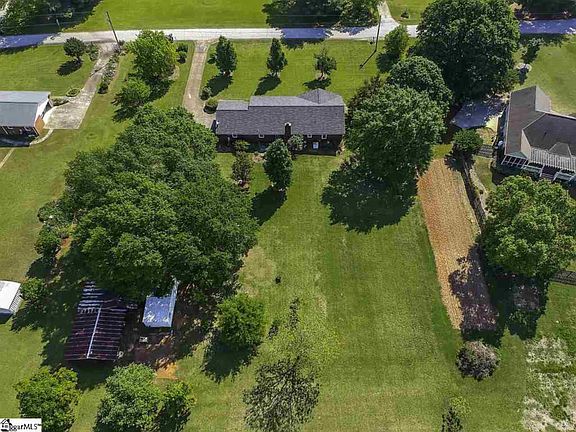 3rd image of 103 Deerwood Cir