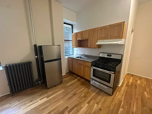 Rented by Premier Metro Realty Corp | media 11