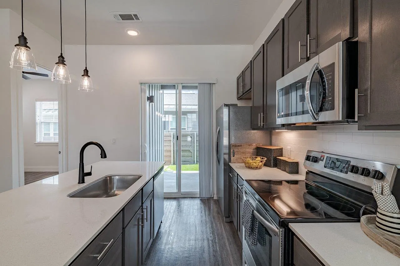 Elevate at Skyline Townhomes — Photo 3