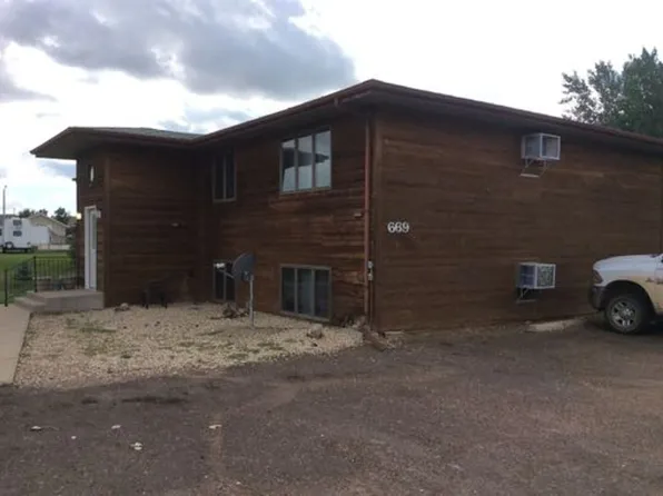 669 7th St SW, 669 7th St SW #4, Dickinson, ND 58601