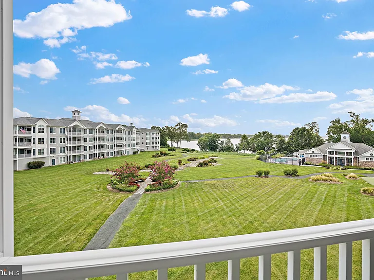 4700 Water Park Dr #J — Photo 32