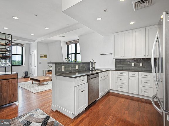 5th image of 1111 Oronoco St Unit 525
