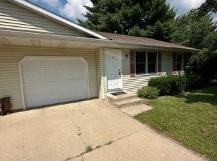 113 Hackett Rd #B, Goshen, IN 46528