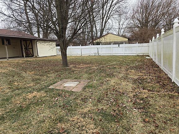 3rd image of 624 Little Meadow Dr