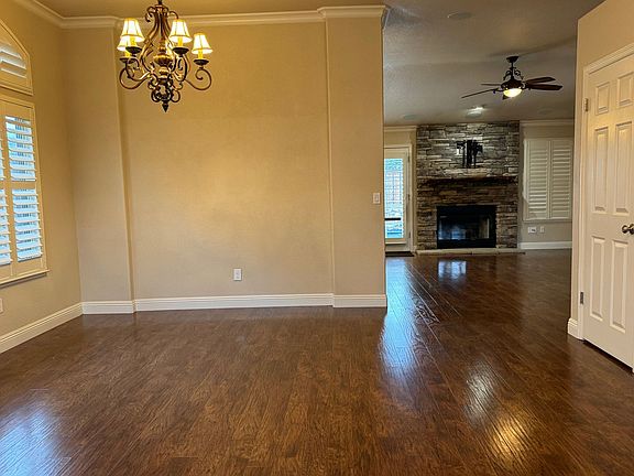 4th image of 1068 Caragh St