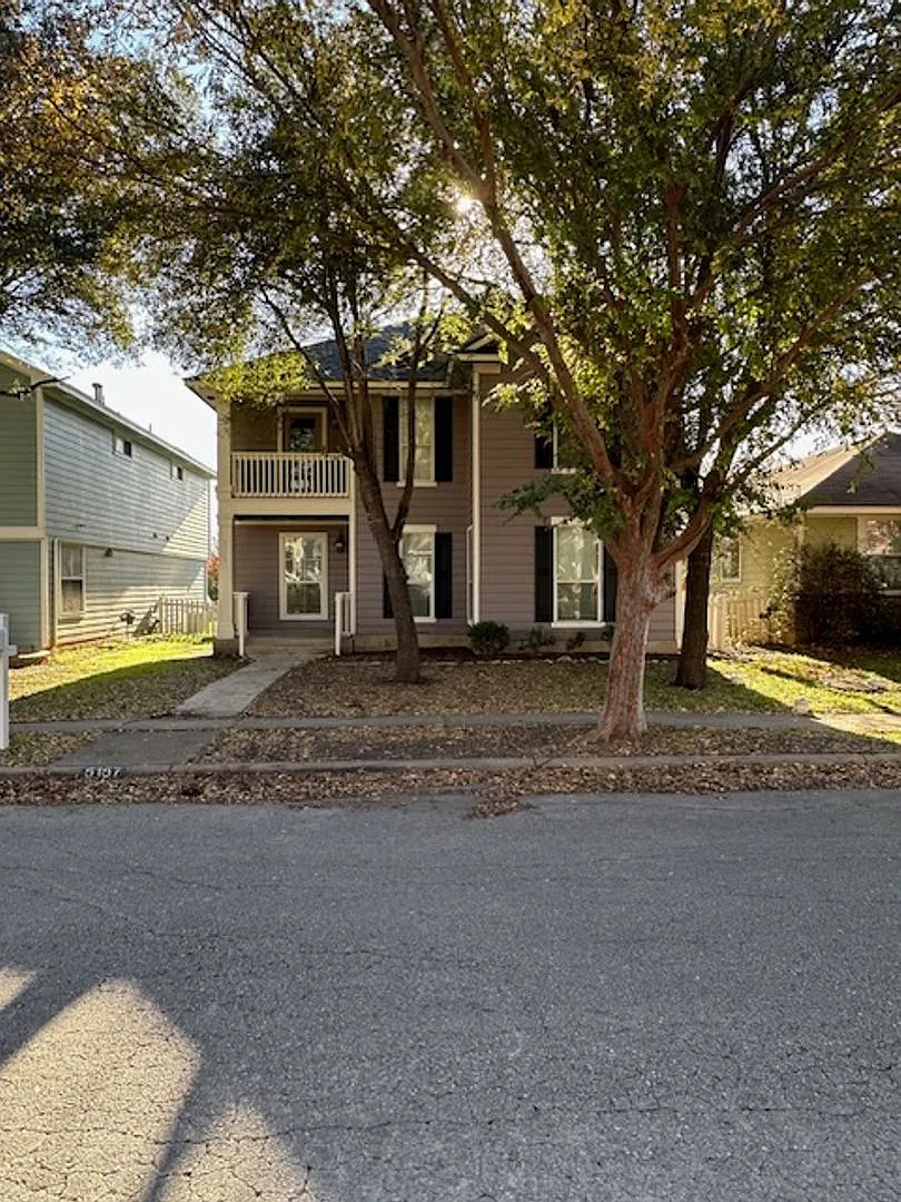 Great 4 Bedroom Home In Plum Creek — Photo 1