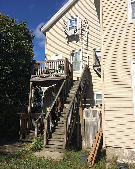 2nd image of 33 Stewart St