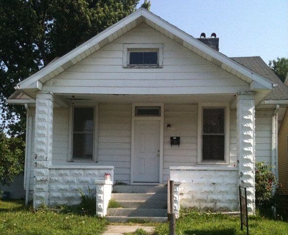 1st image of 917 W 2nd St