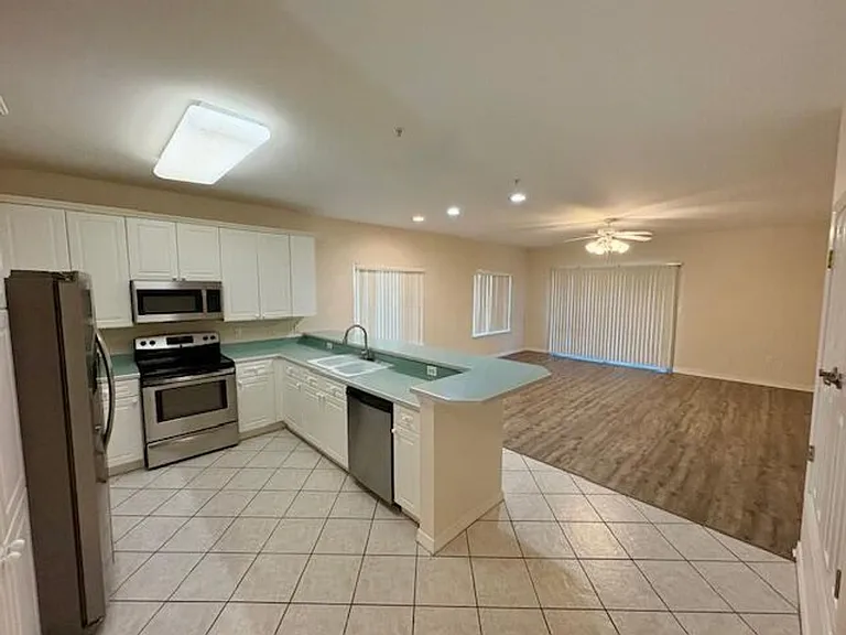 406 Westlake Ct — Photo 4