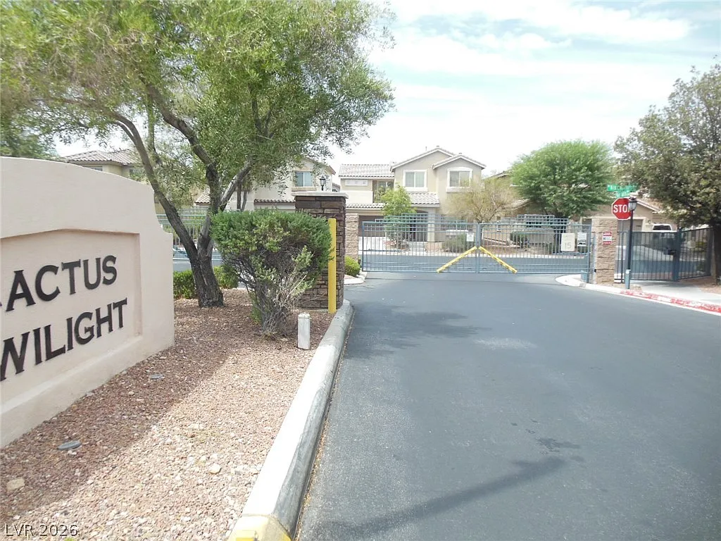 3 bed, 2.5 bath, 1796 sqft, $1,950 — Photo 2