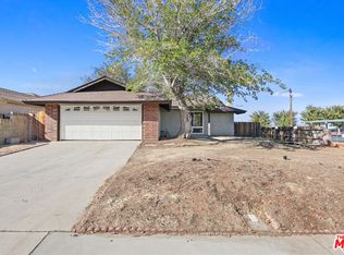39093 Foxholm Dr, Palmdale, CA 93551