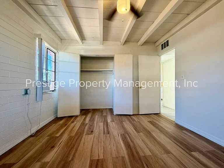 2201 E Grant Rd #19 — Photo 25