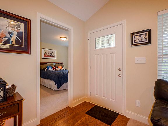 5th image of 3338 Belle Ave NE