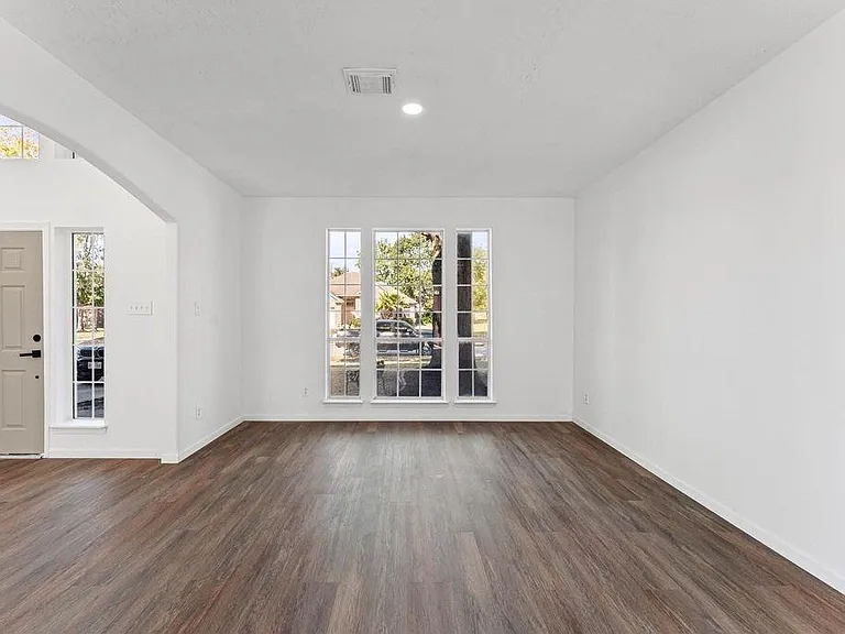2830 Fern Hill Dr — Photo 3