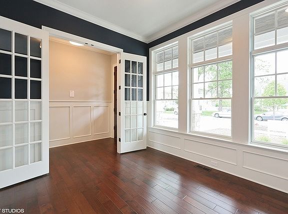 4th image of 180 Joanne Ln