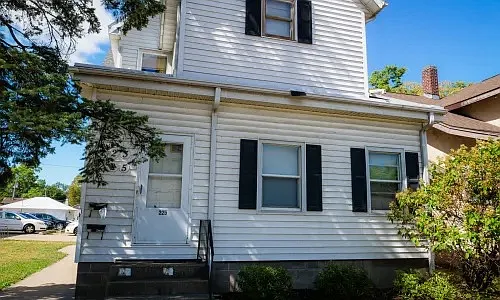 5 bed, 1200 sqft, $2,600 — Photo 1