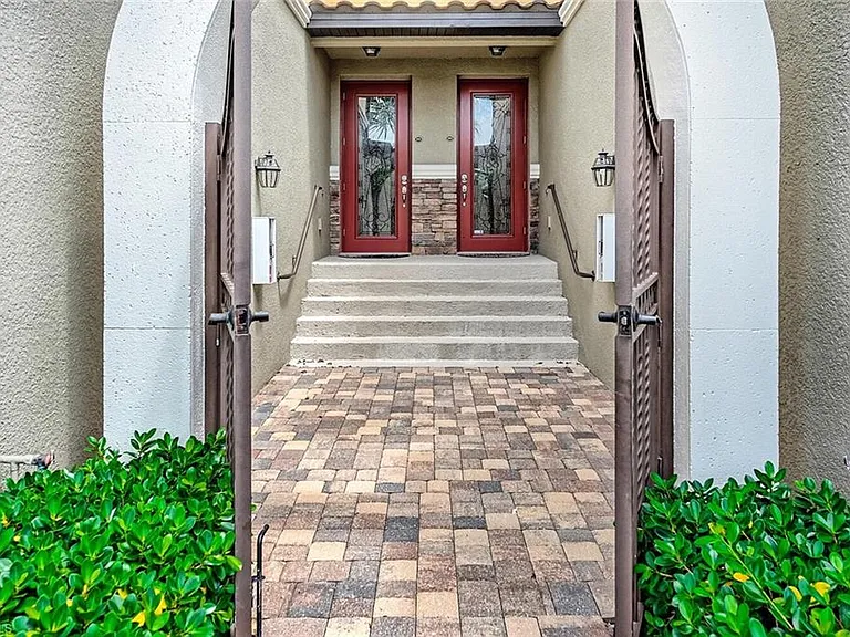9107 Napoli Ct #201 — Photo 5