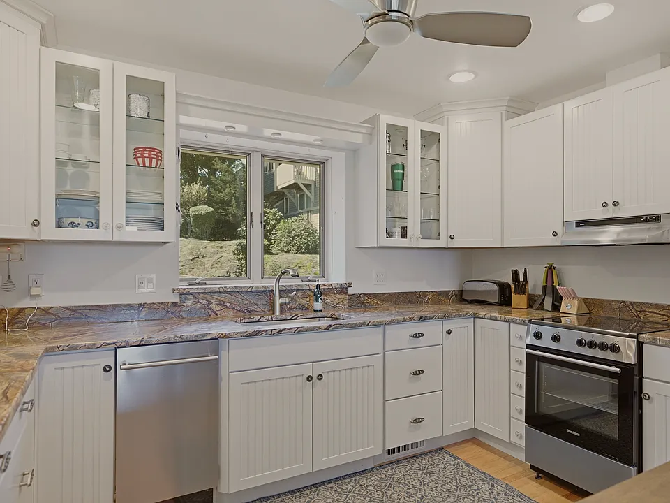 157 Harrison Ave #14