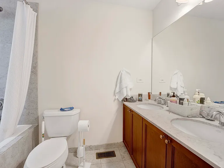 1149 W Cornelia Ave #3A — Photo 9
