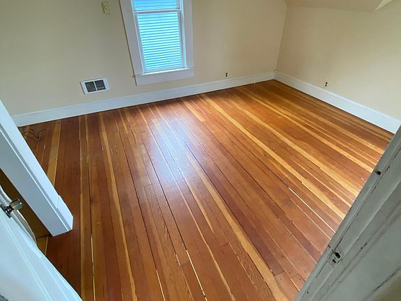3rd image of 1442 Iron St