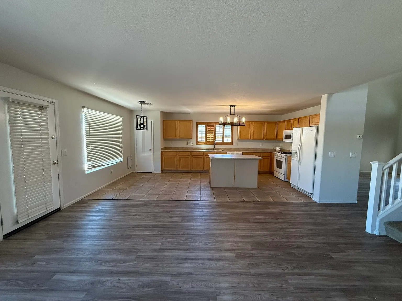 4 bed, 2389 sqft, $2,400 — Photo 1