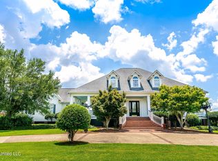 51 Oak Hill Blvd, Collins, MS 39428