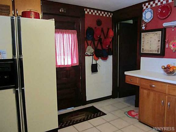5th image of 32 Norwood Dr