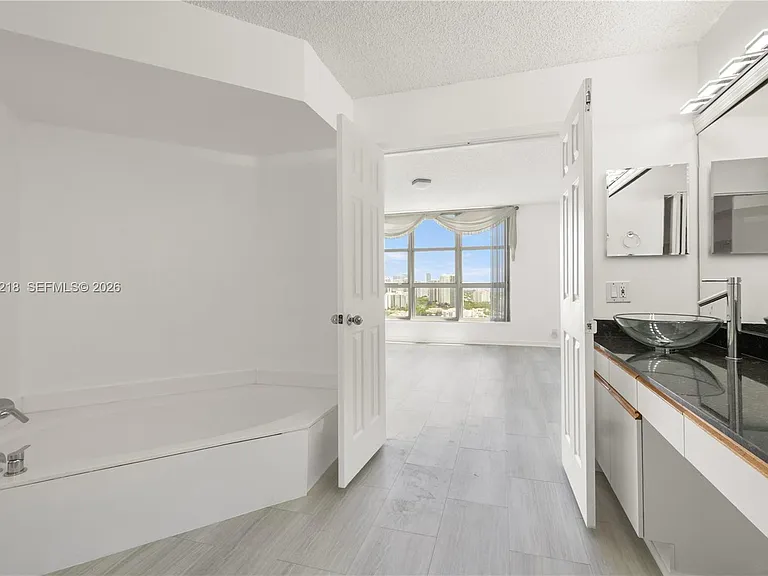 3530 Mystic Pointe Dr #3206 — Photo 11