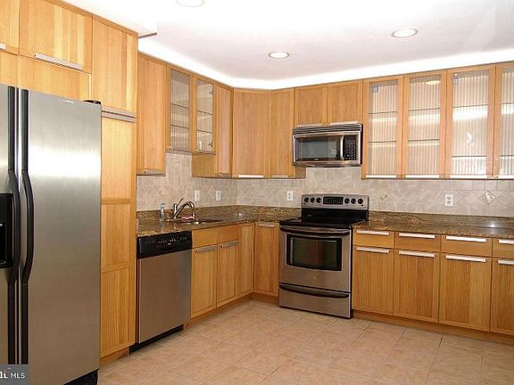 4th image of 10928 Bloomingdale Dr