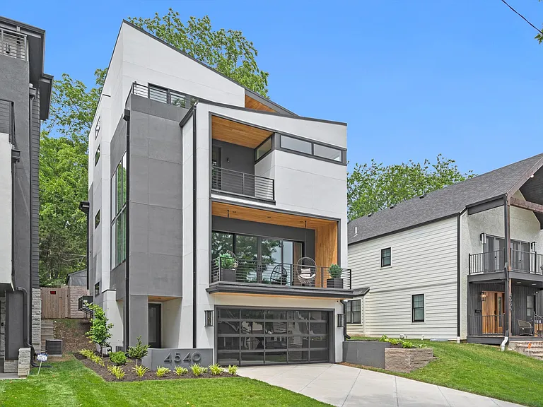 4540 Mercier St — Photo 2