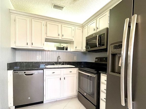 4th image of 37 Pine Arbor Ln APT 103