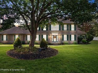 1 Oakwood Dr, Old Forge, PA 18518