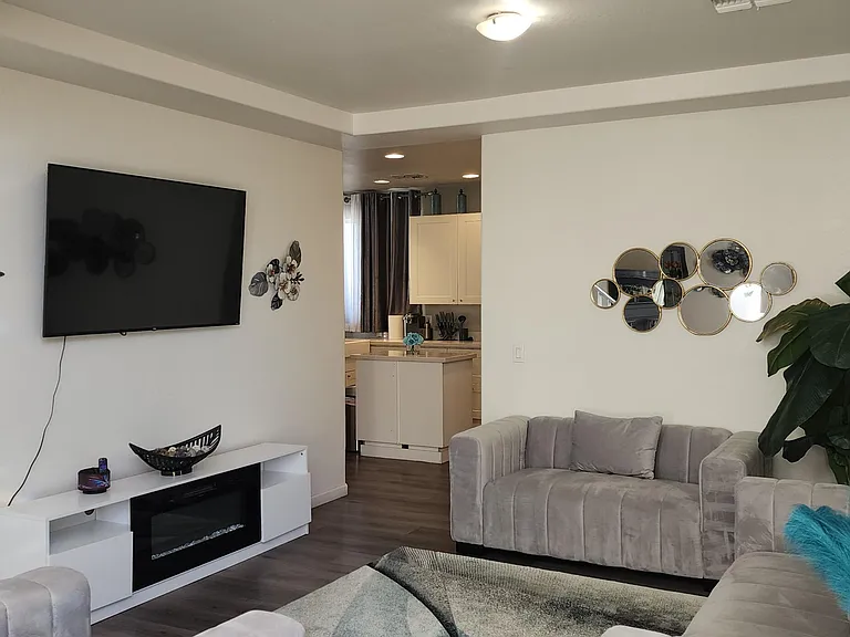 6424 N Florence Ave — Photo 4