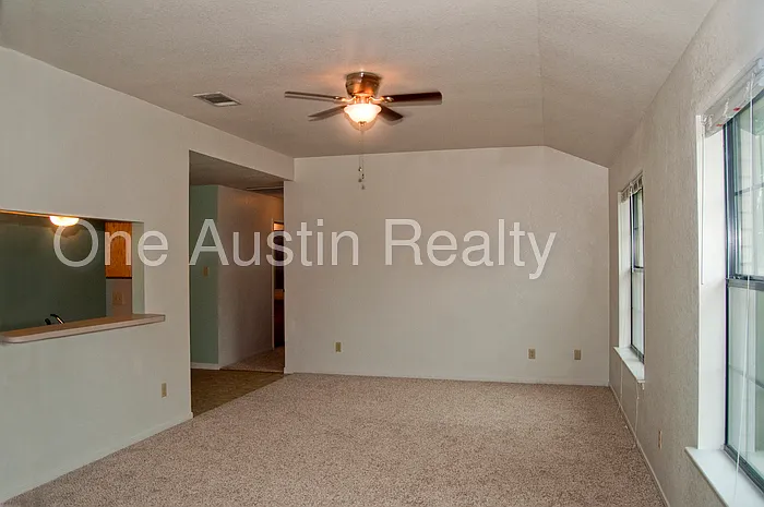 1002 N Hickory St photo 1