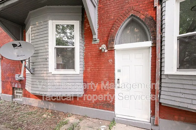 3 bed, 1.0 bath, 1625 sqft, $1,185 — Photo 2